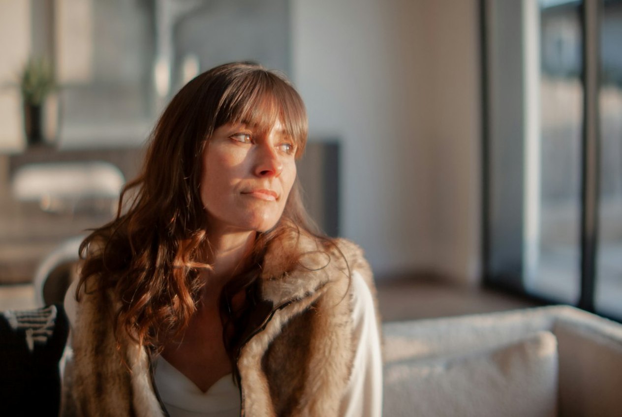 Dear Therapist: I'm in a Relationship, but I Feel Alone. Can It Feel Alive Again? Relationship Scenario